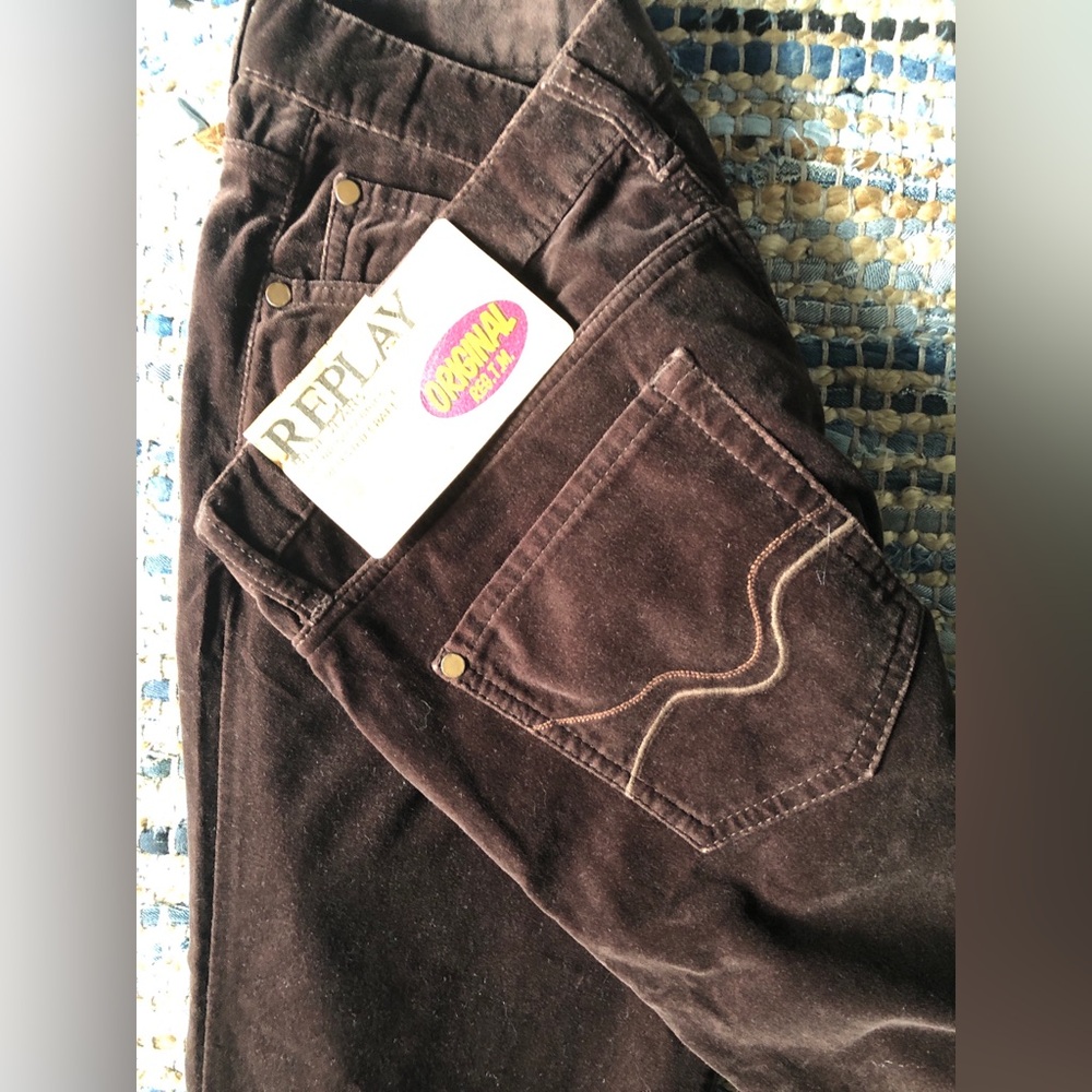 Women’s REPLAY Brown Velveteen Jeans - Classic Fit
Flare legs
Size 30